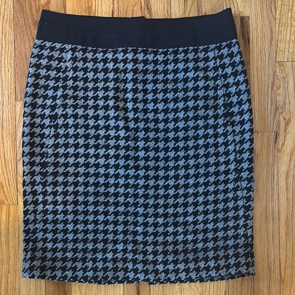DKNY Wool Houndstooth Knee Length Pencil Skirt Sz 10 Black Grey Office Boardroom - Picture 1 of 7